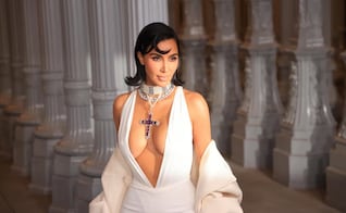 Kim Kardashian se lleva todas las miradas al posar en lencería nude de Skims 