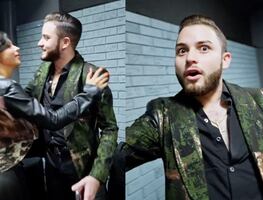 Ángela Aguilar besa a integrante de La Adictiva y lo pone nervioso; ¿Y Christian Nodal? VIDEO