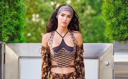 Megan Fox cautiva con top braless de paneles descubiertos en California