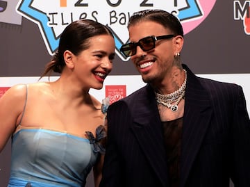 VIDEO. Rauw Alejandro dedica canción a Rosalía: "Yo seré muchas cosas, pero nunca infiel"