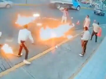 Tragafuegos incendia a mariachis tras pelea callejera en Morelia. VIRAL