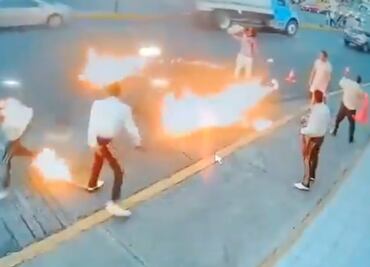 Tragafuegos incendia a mariachis tras pelea callejera en Morelia. VIRAL