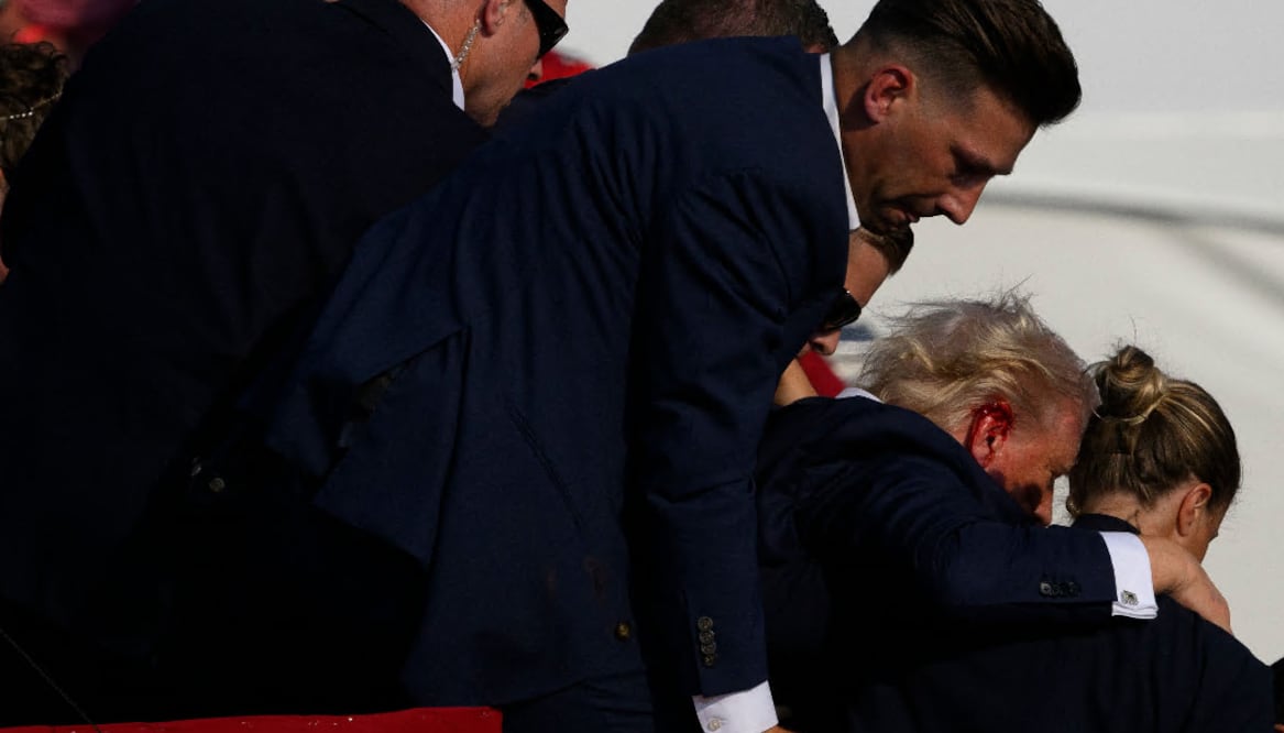Trump confirma que la bala le alcanzó en la oreja derecha. FOTO EFE