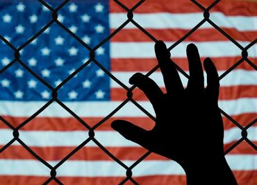 Deportaciones masivas de Trump podrían provocar la caída del PIB de EU, señalan expertos