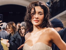 Critican a Kylie Jenner por lucir ‘más vieja’ en la Semana de la Moda en París; ¿exceso de cirugías?