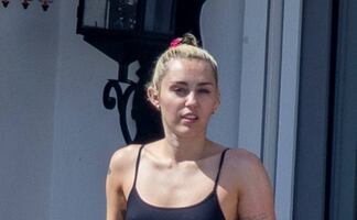 Miley Cyrus "impacta" con traje de baño y nuevo novio en México