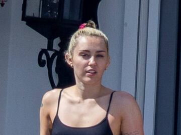 Miley Cyrus "impacta" con traje de baño y nuevo novio en México