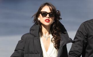 Al estilo Marilyn Monroe, Eiza González se luce en vestido halter con Henry Cavill