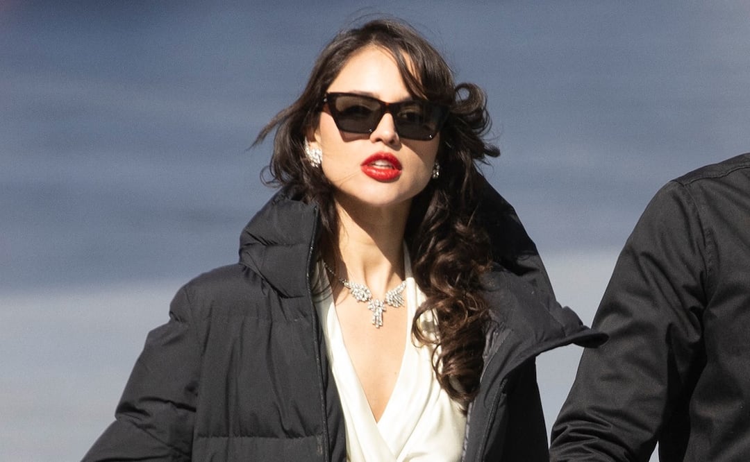 Eiza González se une a Henry Cavill en set de grabación. Foto: The Grosby Group.