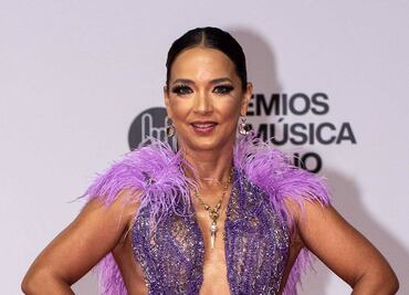 Adamari López 'arranca suspiros' con microfalda rosa en Instagram