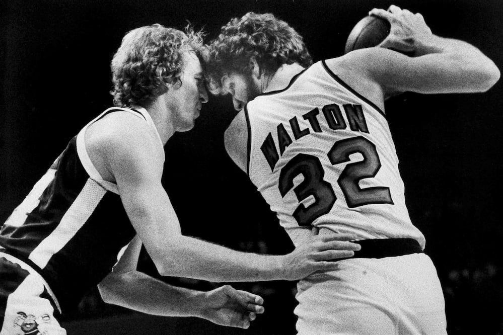 Muere Bill Walton, icónico pívot de la NBA y campeón con Blazers y Celtics. FOTO: AP / Jack Smith