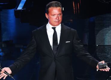 Luis Miguel y su corista presumen su amor