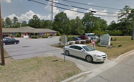 Gemelos mueren tras pasar 9 horas encerrados en un auto en Carolina del Sur