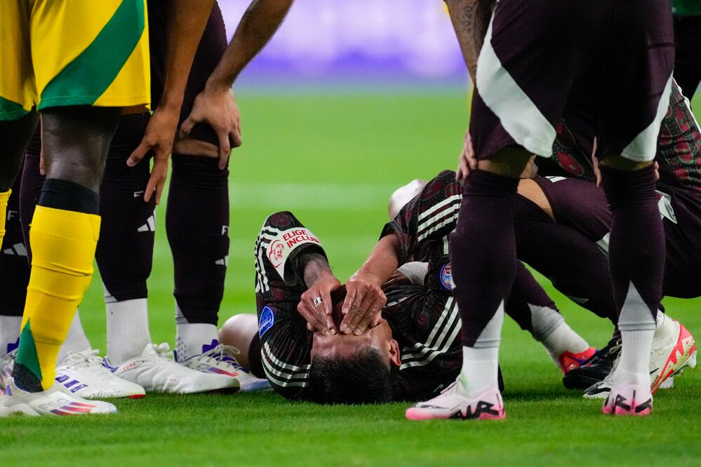 La Selección Mexicana espera resultados médicos de la incapacidad de Edson Álvarez. Foto: AP