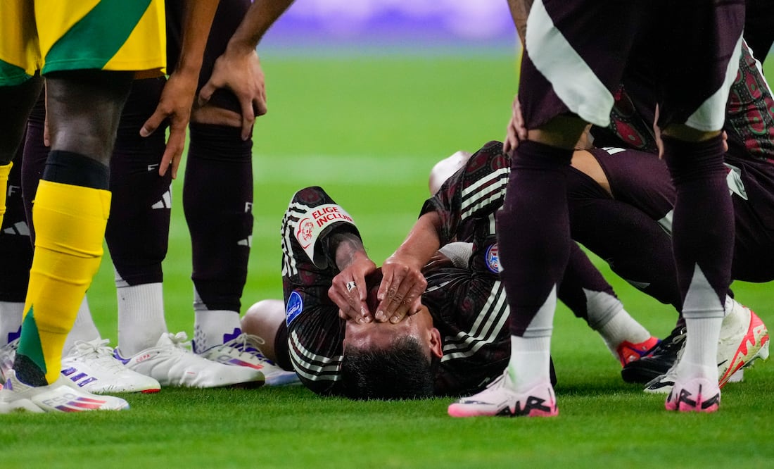 La Selección Mexicana espera resultados médicos de la incapacidad de Edson Álvarez. Foto: AP