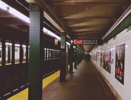 Hombre muere en Metro de NY luego de que su pie quedó atorado