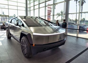 Tesla llama a revisión a más de 3 mil camionetas Cybertruck tras alerta de usuario en TikTok