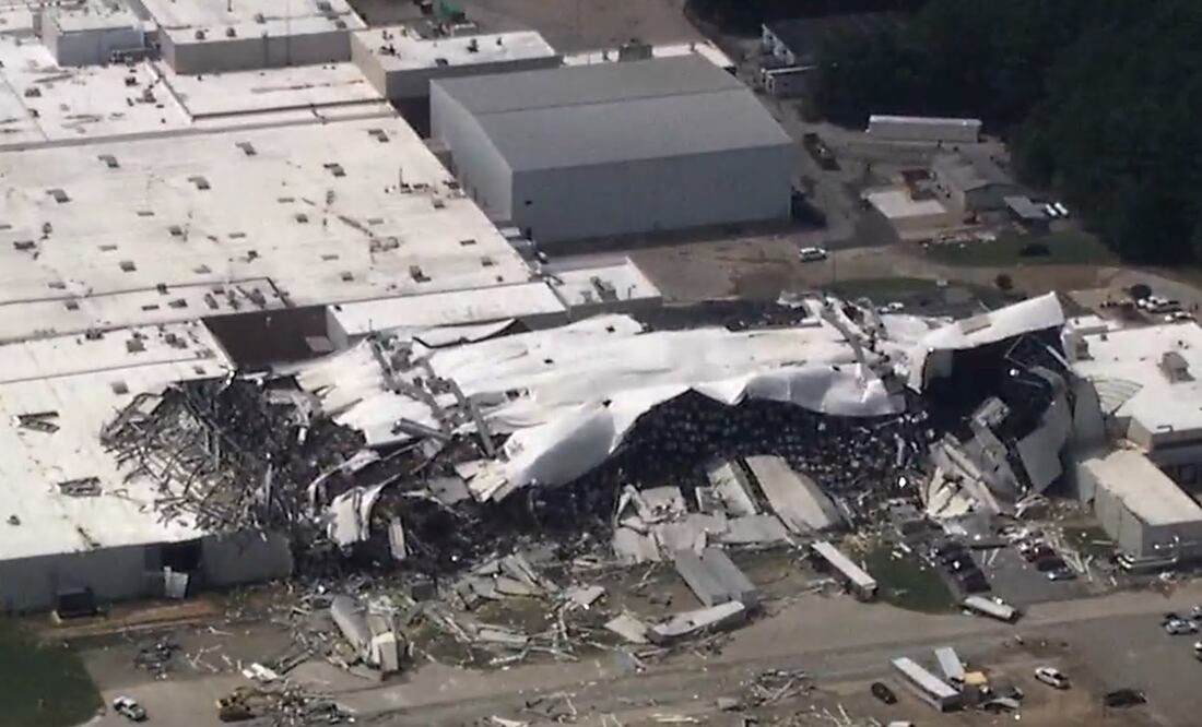 Un tornado dañó gravemente una gran planta farmacéutica de Pfizer en Carolina del Norte , esparcieno medicamentos y otros escombros por todo el complejo. Foto AP