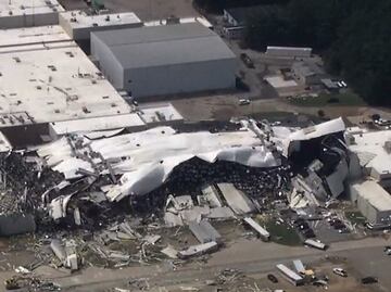 Tornado destruye planta de Pfizer en Carolina del Norte; medicamentos salen volando