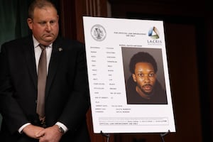 Cantante D4vd acusado de asesinato tras hallazgo de cuerpo de adolescente en su Tesla, en California