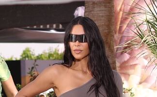 Kim Kardashian derrocha belleza con look braless en California