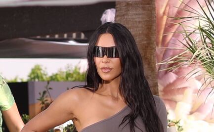 Kim Kardashian derrocha belleza con look braless en California