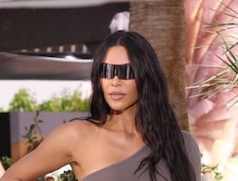 Kim Kardashian derrocha belleza con look braless en California