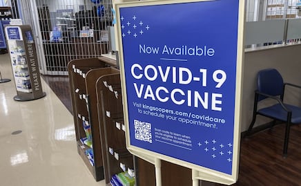 Compañías de EU que no cumplan con vacunación serán multadas con 14 mil dls