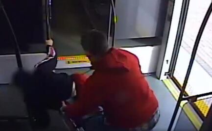 Video. Tiran a mujer para robar su silla de ruedas en Phoenix