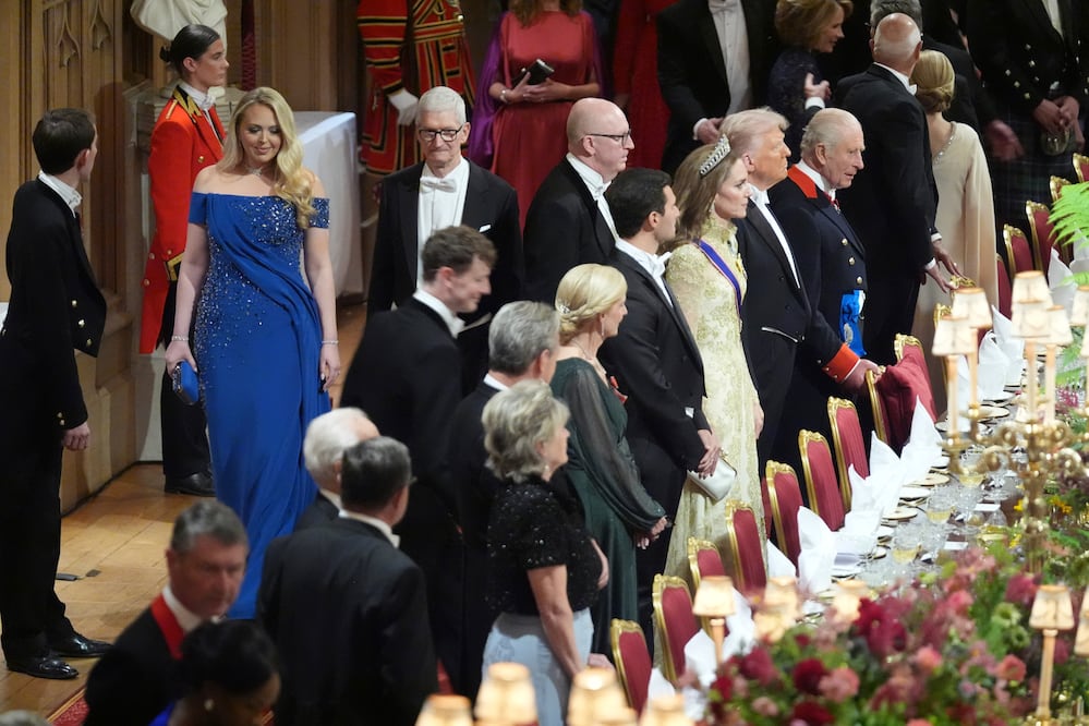 Tiffany Trump, desairada en banquete real: la hacen caminar detrás de su esposo. (AP Photo/Evan Vucci, Pool)