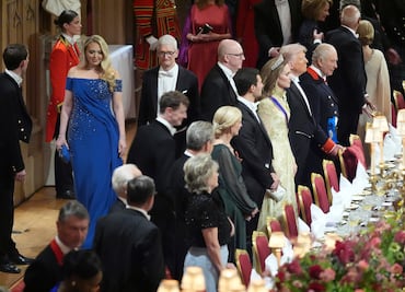 Tiffany Trump, desairada en banquete real: la hacen caminar detrás de su esposo