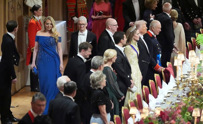 Tiffany Trump, desairada en banquete real: la hacen caminar detrás de su esposo