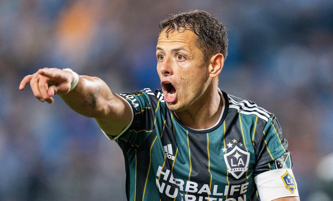 "El discurso masculino siempre ha sido por el desgaste femenino": influencer y futbolistas reaccionan ante el 'Chicharito'. (AP Foto/Jacob Kupferman)