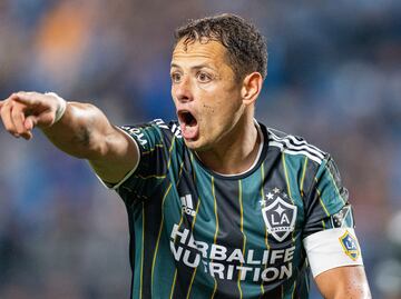 Jugadoras de Chivas e influencer reaccionan ante comentarios de 'Chicharito': "El problema es la masculinidad frágil"