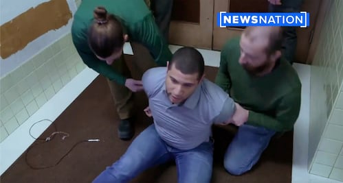 Detienen a reportero que cubría derrame tóxico en Ohio