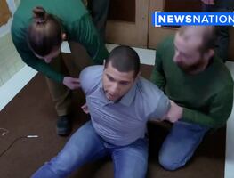 Detienen a reportero que cubría derrame tóxico en Ohio