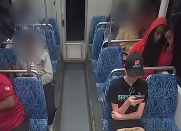 Revelan audios del 911 tras ataque a refugiada ucraniana en tren de Charlotte: "Creo que la apuñalaron en el cuello, no tiene pulso"