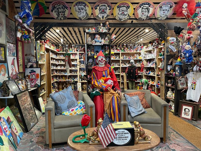 Clown Motel / Diana Espinoza