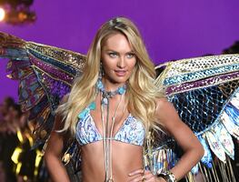 Modelo de Victoria’s Secret enciende las redes sociales con sesión en microbikini