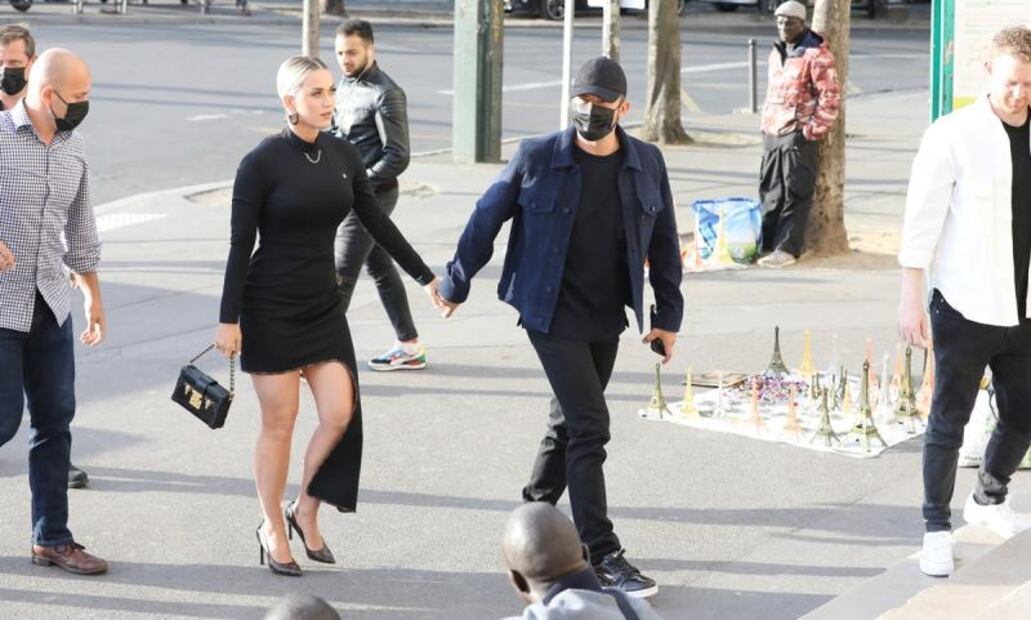 Katy Perry y el espectacular minivestido negro que lució en París