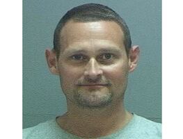 Arrestan a hombre de San Francisco por no usar cubrebocas en avión