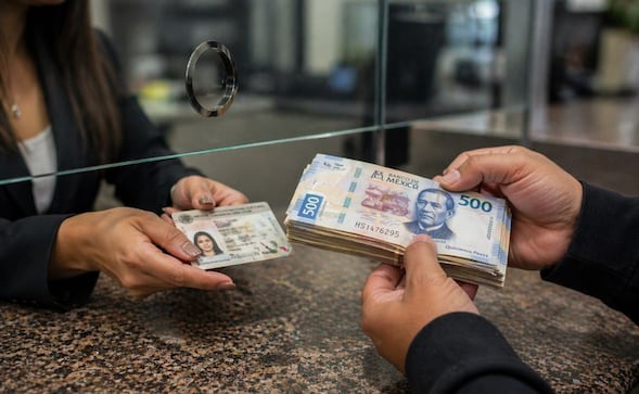 Por este monto tu banco te pedirá tu INE sí o sí: evita bloqueos en tu cuenta 