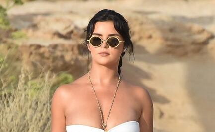 Demi Rose delinea sus curvas con "salvaje" bodysuit en Uganda