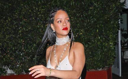 Rihanna se luce en minivestido braless por calles de Santa Mónica
