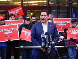 DeSantis envía más efectivos  a Texas; "Necesitamos detener esta invasión en la frontera", dice