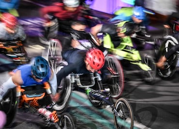 Maratón CDMX en crisis: deportistas paralímpicos denuncian baches y gobierno responde que fue una coladera mal colocada