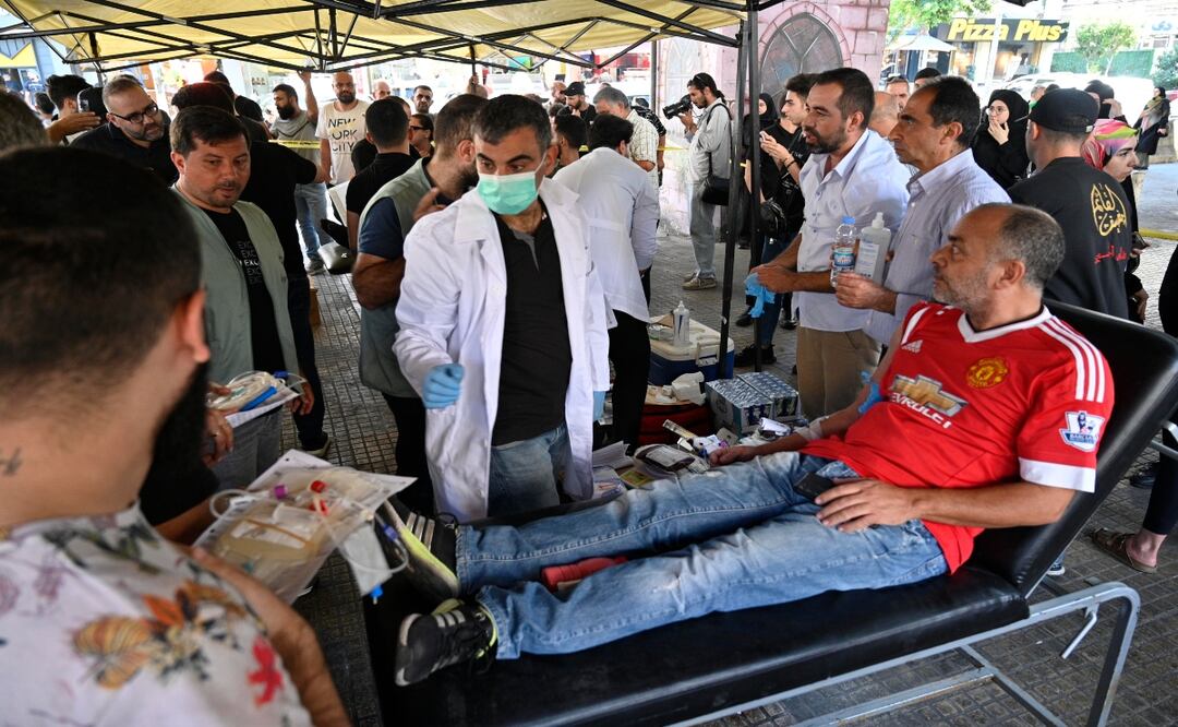 Dos olas de explosiones en aparatos dejan 32 muertos y 3,200 heridos en Líbano en 24 horas. Foto: EFE