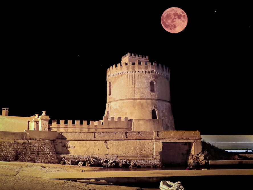 Luna de Fresa 2024. Cuándo es, por qué se llama así y cómo se verá, según la NASA. Foto: iSTOCK-Maurizio Colella