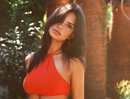 Emily Ratajkowski y el bikini traslúcido con el que arrancó el verano