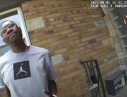 Video. Esposan por error a vendedor inmobiliario afroamericano, al cliente y a su hijo